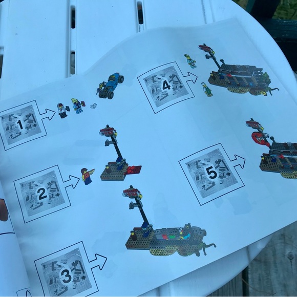 LEGO Hidden Side 70422 Shrimp Shack Attack Building Block Set *Missing One Leaf - Picture 14 of 16